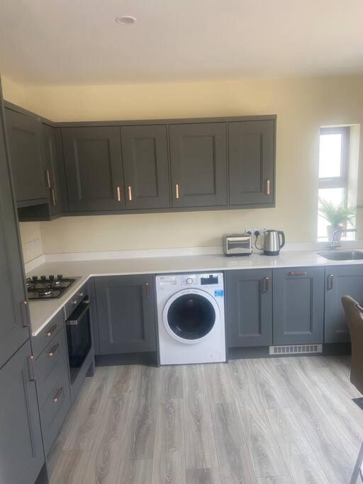 Modern Apartment At Croagh Patrick Westport Exterior foto